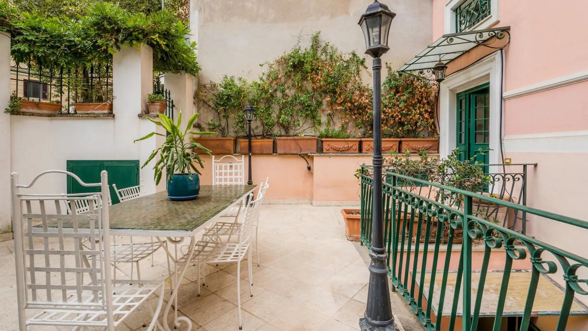 The British Corner, Central Cozy Loft With Garden 10 Min From Center 0*, Rome Italy