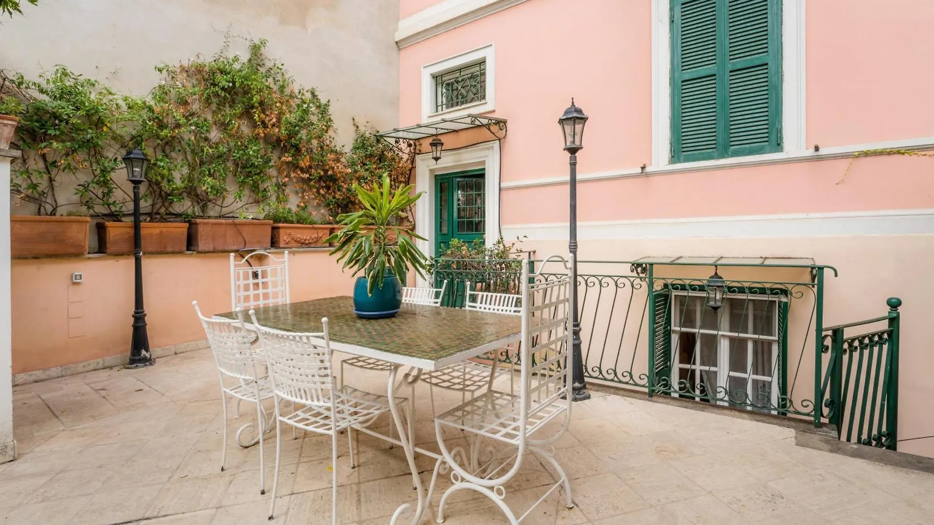 The British Corner, Central Cozy Loft With Garden Apartment Rome 0*,