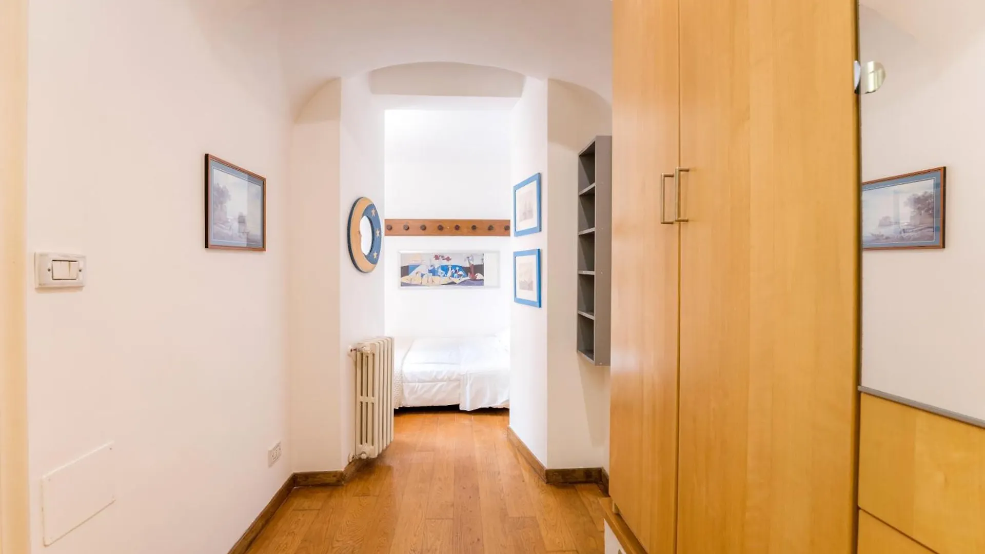 The British Corner, Central Cozy Loft With Garden 10 Min From Center Italy